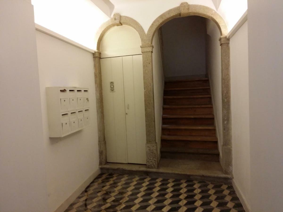 Cozy 1st Floor Flat Chiado District With Balconies And Ac 19th Century Building Apartamento