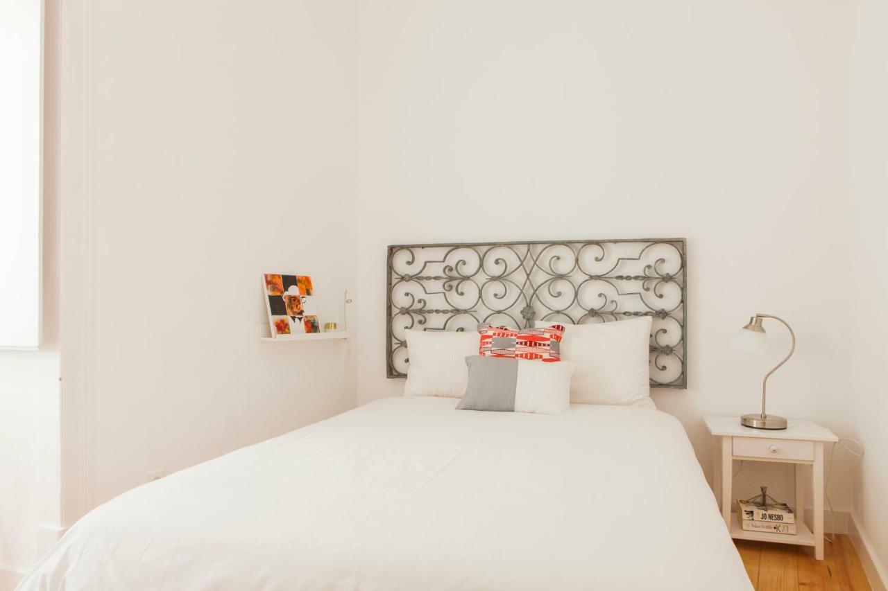 Cozy 1st Floor Flat Chiado District With Balconies And Ac 19th Century Building Apartamento *
