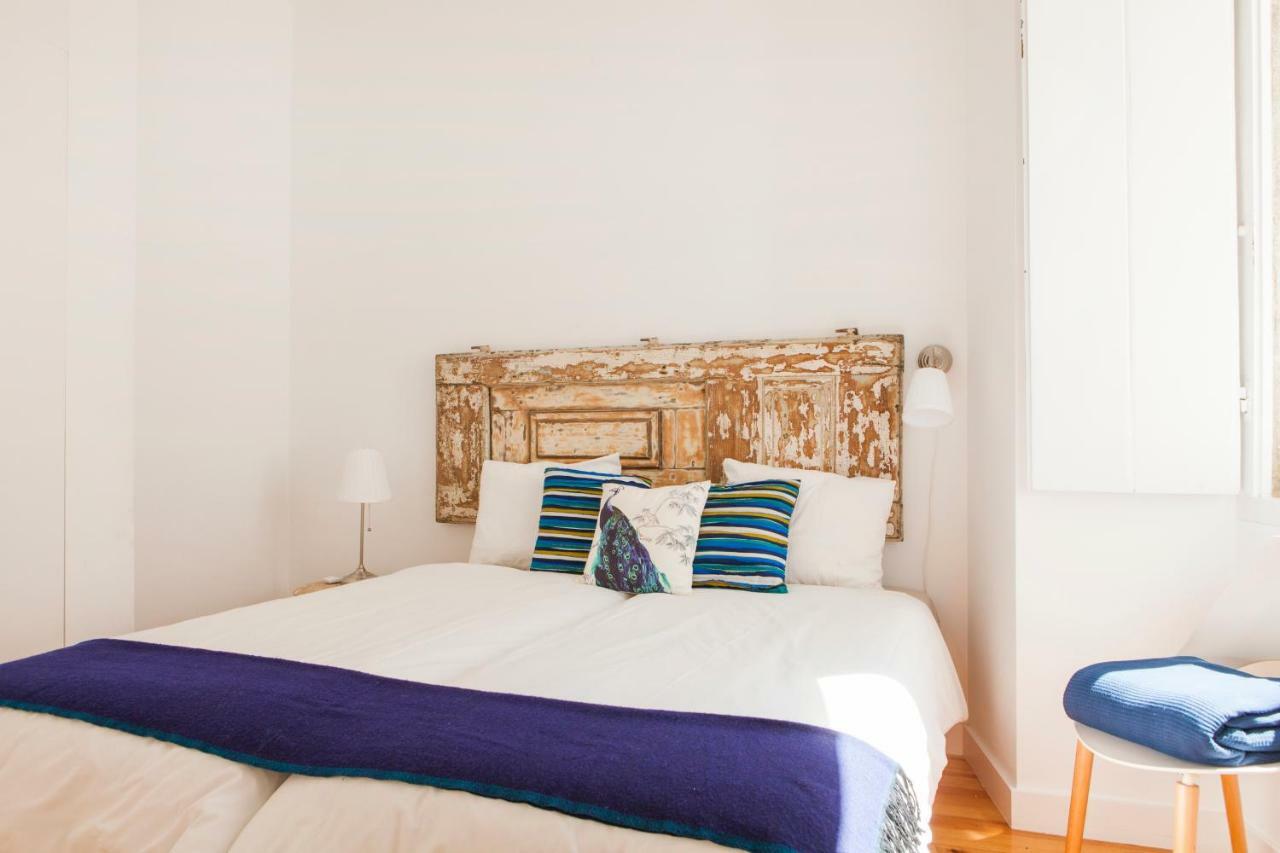 Cozy 1st Floor Flat Chiado District With Balconies And Ac 19th Century Building Apartamento Lisboa